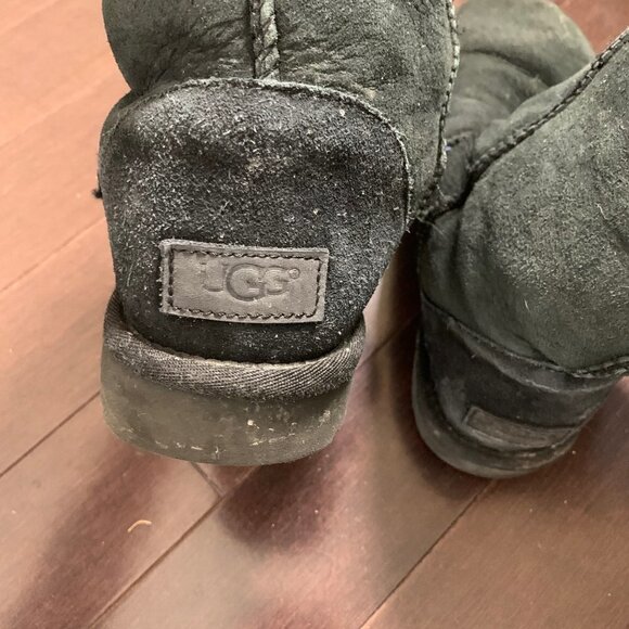 POPULAR UGG Classic Short II Black Boots size 8 - Picture 2 of 4